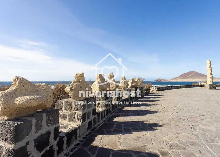 The Pearl El Medano, By Nivariahost *