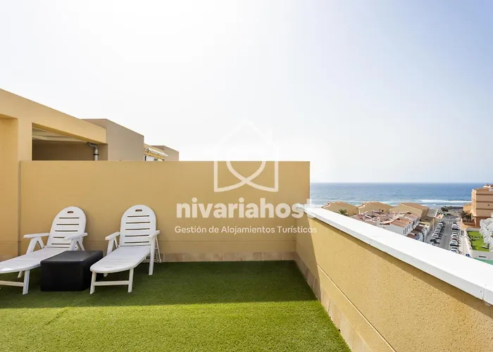 The Pearl El Medano, By Nivariahost El Médano